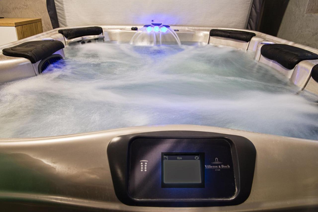 Apartmány a Wellness VMAL s.r.o. Skuteč Esterno foto